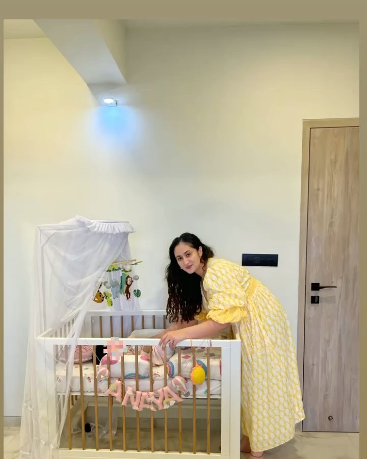 9 Potret kamar bayi Shaheer Sheikh & Ruchikaa Kapoor, desain minimalis