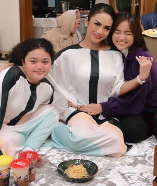 11 Momen syukuran rumah baru Thariq Halilintar, undang keluarga besar