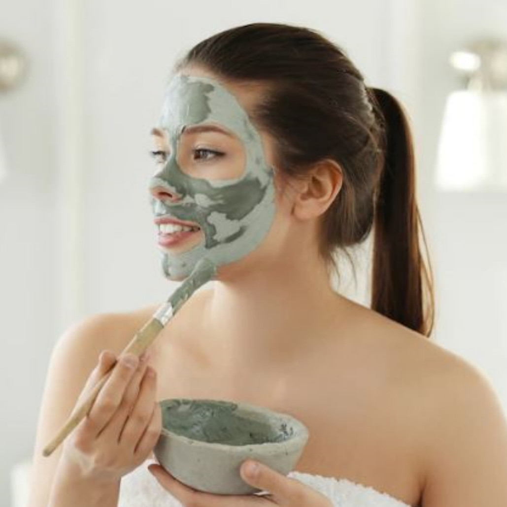 7 Cara menghilangkan beruntusan di wajah pakai masker alami