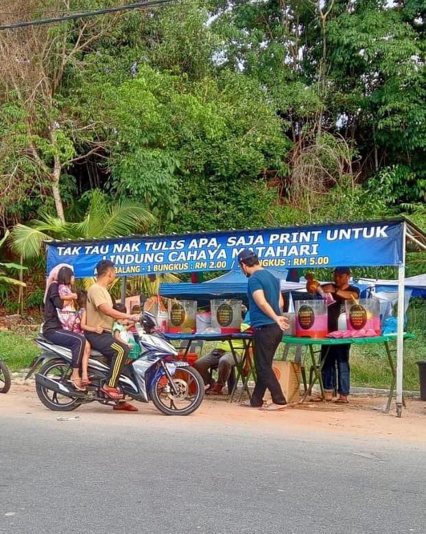 11 Spanduk nyeleneh pedagang takjil ini bikin pembeli gagal fokus