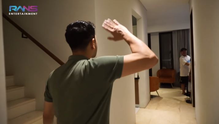 9 Potret rumah sementara Verrell Bramasta, sewa 9 bulan Rp 270 juta