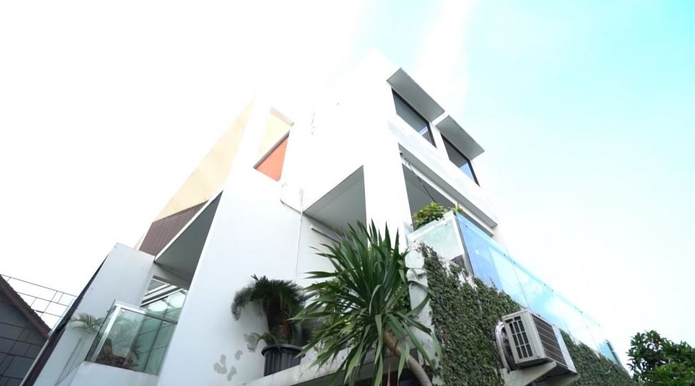 11 Potret calon rumah baru Fuji, mewah terdiri dari tiga lantai