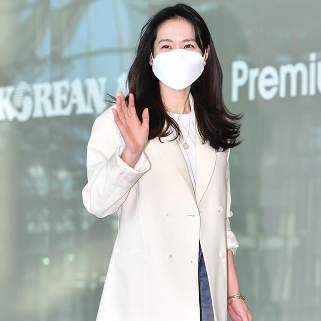 8 Gaya airport fashion ala Son Ye-jin, simpel tapi modis
