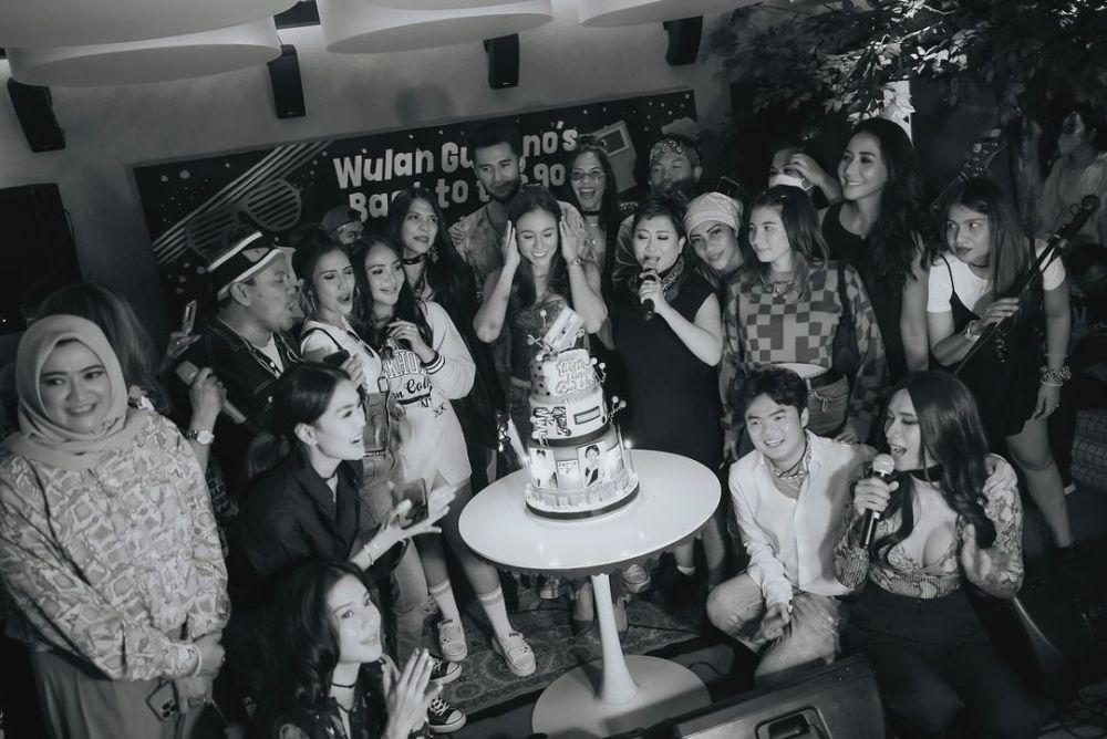 11 Momen Wulan Guritno rayakan ultah ke-41, mesra dengan Sabda Ahessa