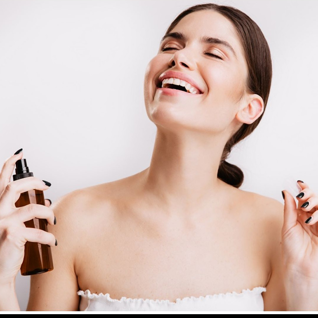 7 Cara membuat spray wajah secara alami, mudah dan praktis