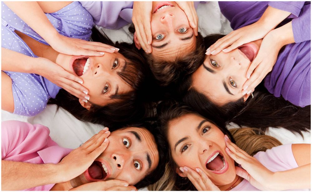 7 Ide pose foto bareng keluarga saat Lebaran di rumah, kece abis