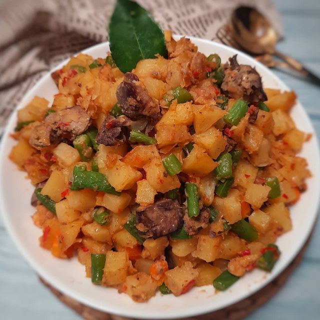 15 Resep sambal goreng kentang ati untuk Lebaran, bikin ketagihan