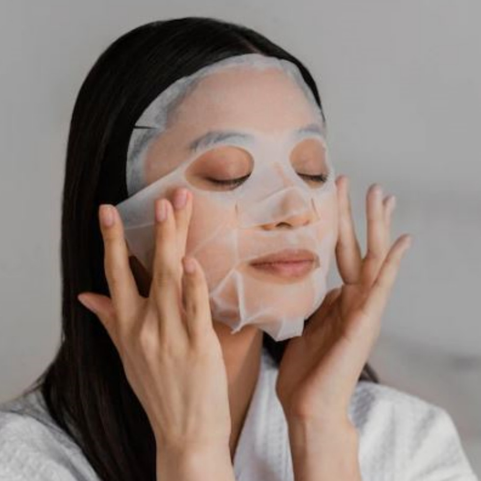 9 Rekomendasi sheet mask untuk atasi kulit kering di bawah Rp 50 ribu
