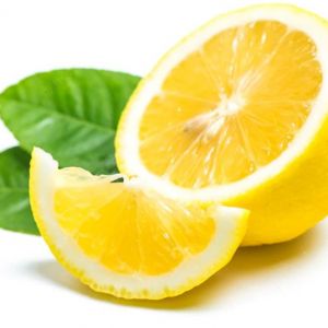 11 Cara mencerahkan leher yang hitam secara alami, pakai air lemon