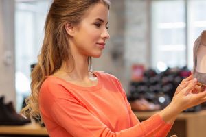 Sepatu pesta pilihanmu tunjukkan pesona tersembunyi yang kamu punya