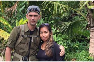 13 Cara Prada ibu Andrew Kalaweit bikin pizza rumahan, pakai tungku