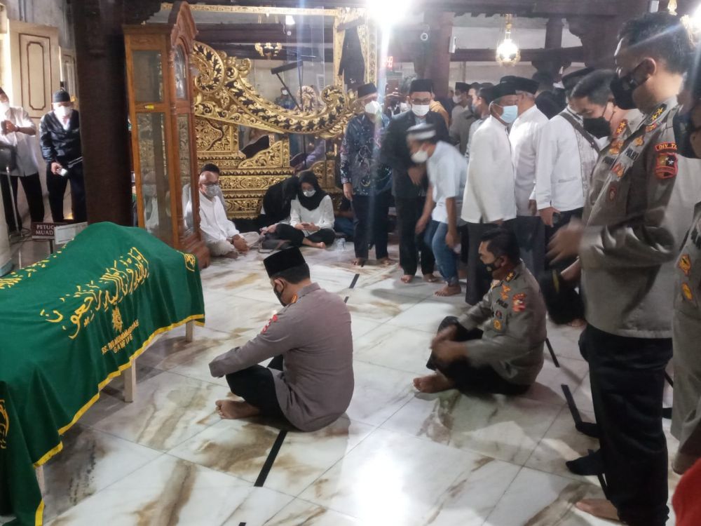 Momen jenazah Syafii Maarif di Masjid Gede Kauman disalatkan Mahfud MD