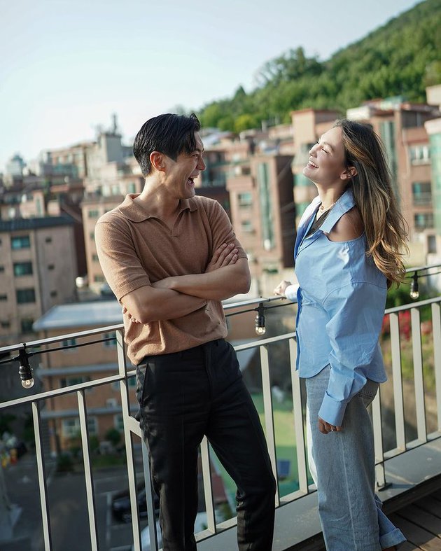 Akrab banget, ini momen pertemuan Luna Maya dan Siwon di Korea