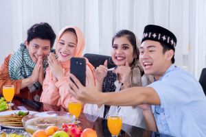 5 Filter TikTok bareng bestie ini meriahkan Halal Bihalal, siap FYP