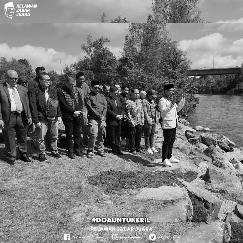 Momen Ridwan Kamil dan keluarga salat gaib sebelum balik ke Indonesia