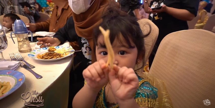 11 Hidangan acara ultah Thalia dan Thania Onsu, bervariasi abis