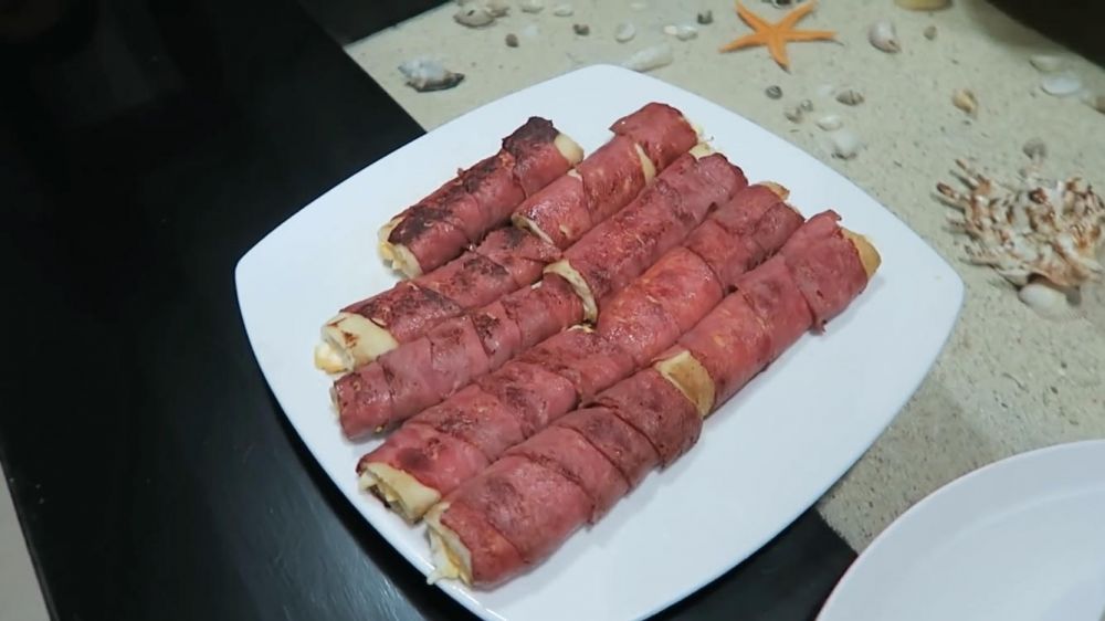 10 Langkah Amel Carla bikin smoke beef roll, praktis dan padat gizi