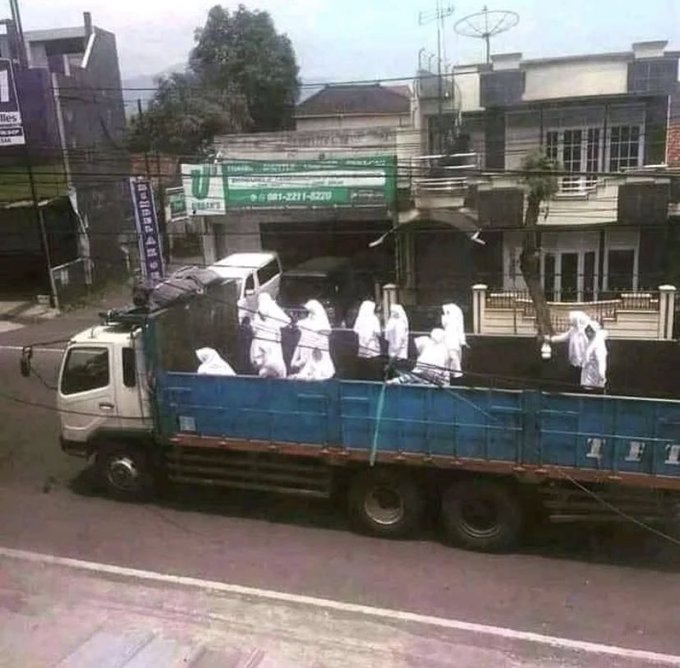 aksi kocak orang lagi nebeng lucu abis © berbagai sumber