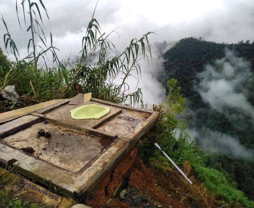 11 Potret toilet di tempat tak biasa, ada yang di atas bukit