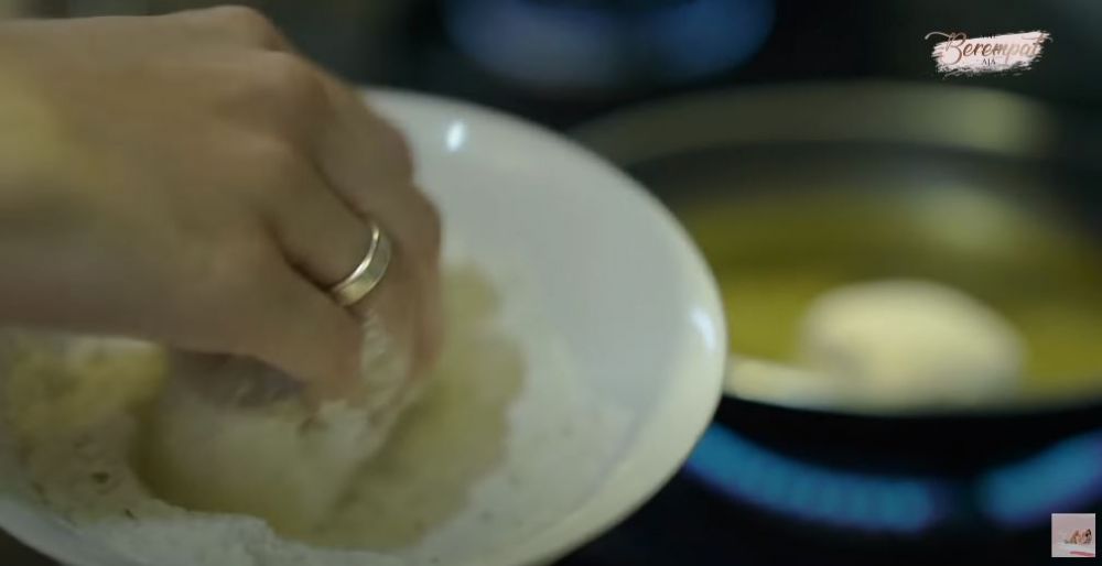 10 Langkah Natasha Rizki bikin tahu krispi geprek, mudah dan ekonomis