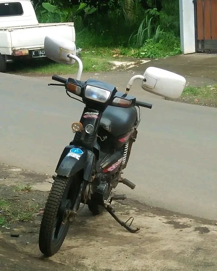 11 Potret lucu spion motor ukuran jumbo yang bikin bingung lihatnya