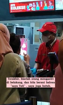 Wanita tunarungu pesan makanan di KFC, reaksi karyawannya bikin haru