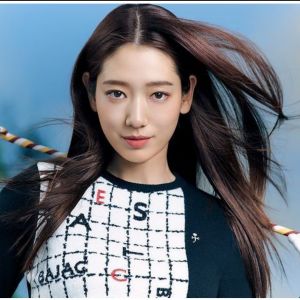 8 Perawatan rambut berkilau ala Park Shin-hye, rawat dari akarnya