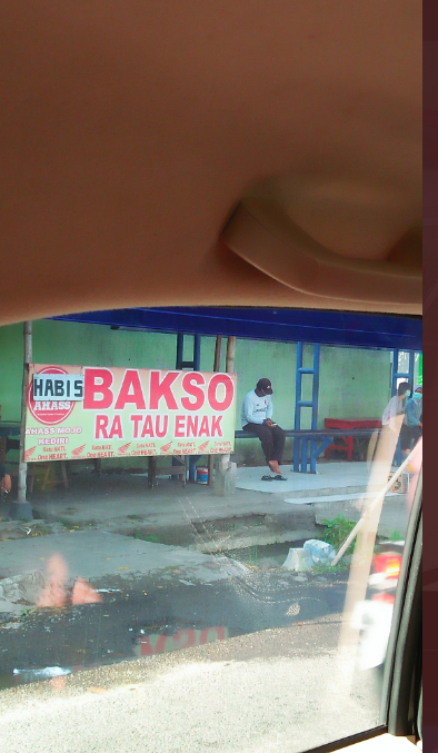 15 Nama tempat makan nyeleneh ini bikin mikir dua kali