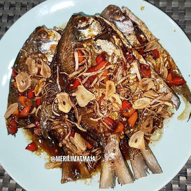 15 Resep olahan ikan bawal goreng aneka bumbu, lezat dan praktis
