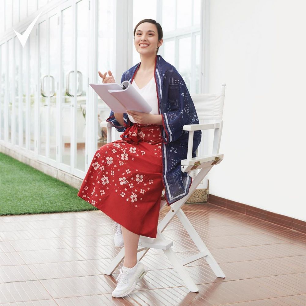 7 Ide outfit colorful ala Chelsea Islan, siap FYP ikuti tren TikTok 