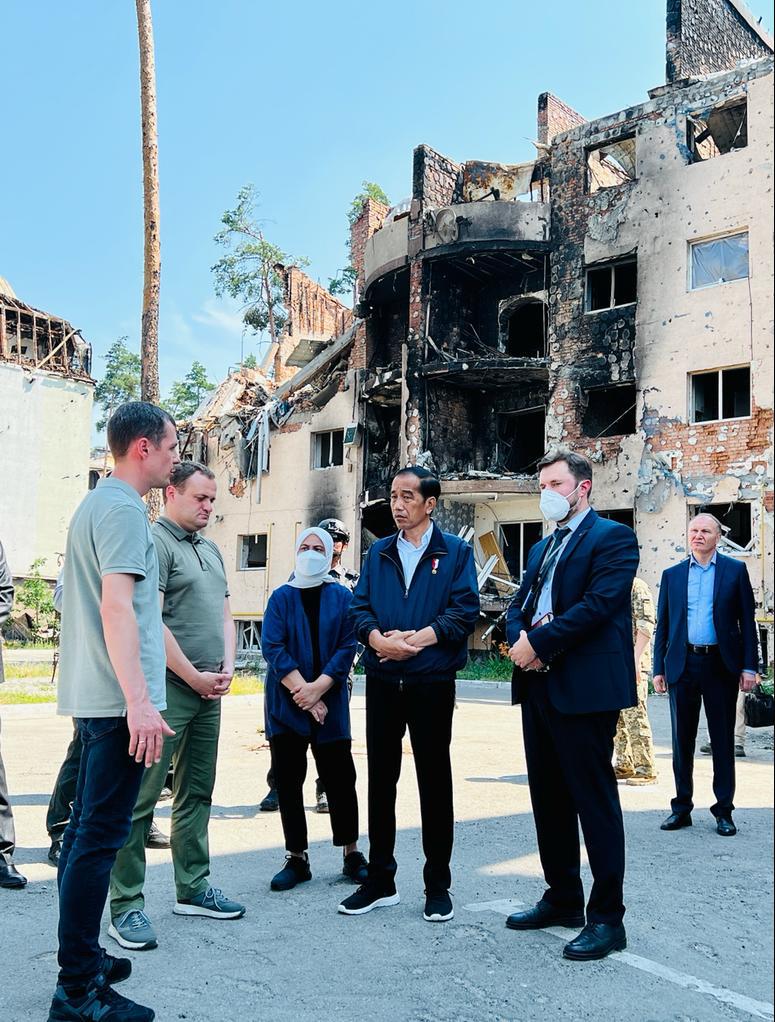 Kunjungi Kota Irpin Ukraina, Jokowi tinjau reruntuhan akibat perang