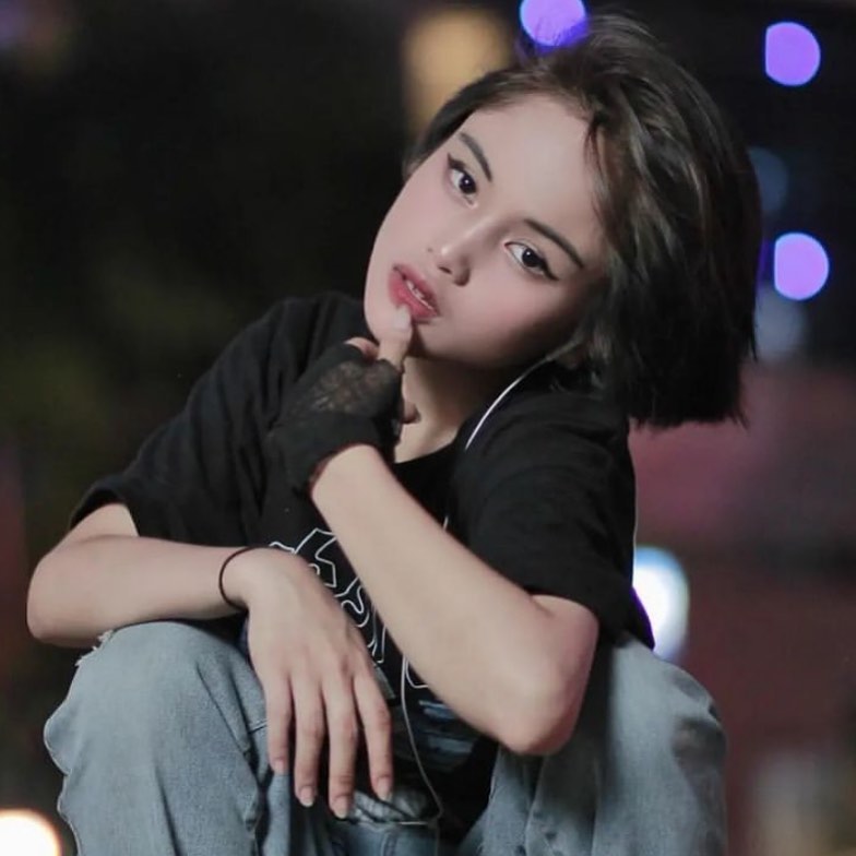 9 Potret Jeje remaja viral karena TikTok, disebut mirip Fuji