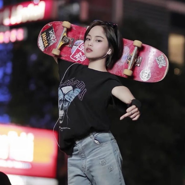 9 Potret Jeje remaja viral karena TikTok, disebut mirip Fuji