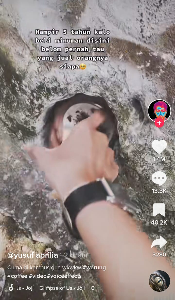 Momen pria beli minum di 'warung gaib', tak pernah tahu penjualnya