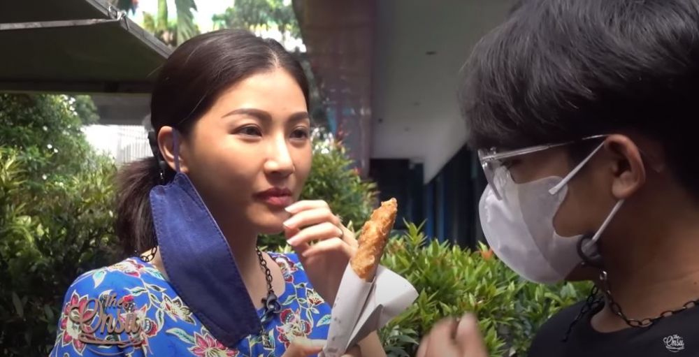 9 Menu mukbang Sarwendah di pasar, borong jajanan tradisional