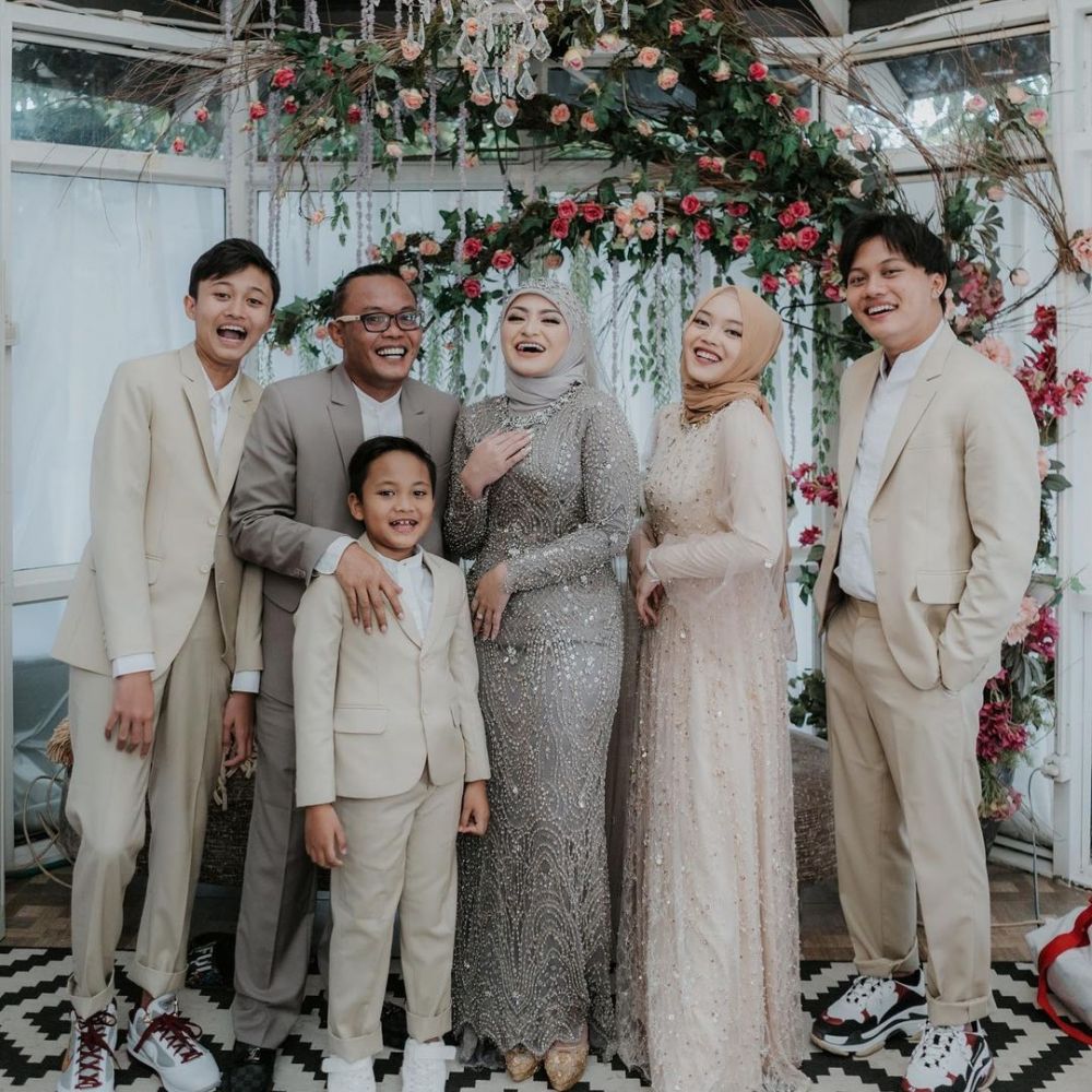 11 Momen kenangan Nathalie Holscher bersama keluarga, tampak harmonis