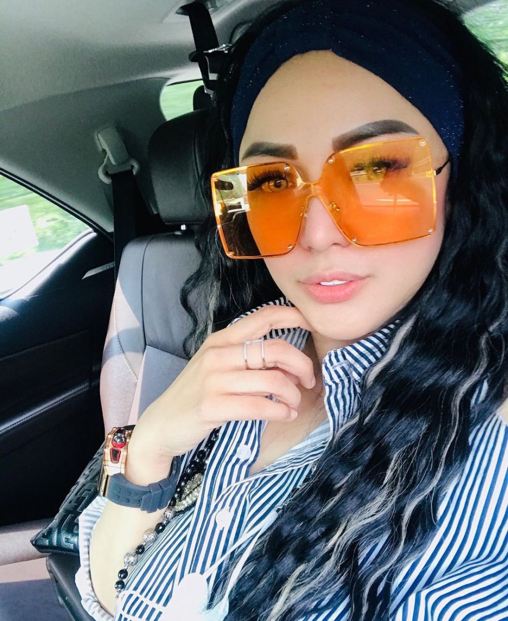 11 Potret Regina Andriane, mantan istri Farhat Abbas yang kian menawan