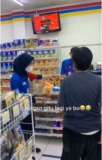 Tangkap basah pencuri, perlakuan pegawai minimarket ini tuai pujian