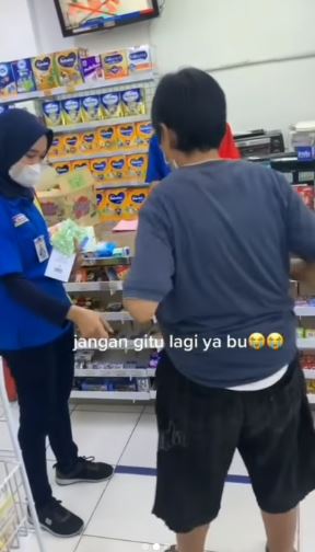 Tangkap basah pencuri, perlakuan pegawai minimarket ini tuai pujian