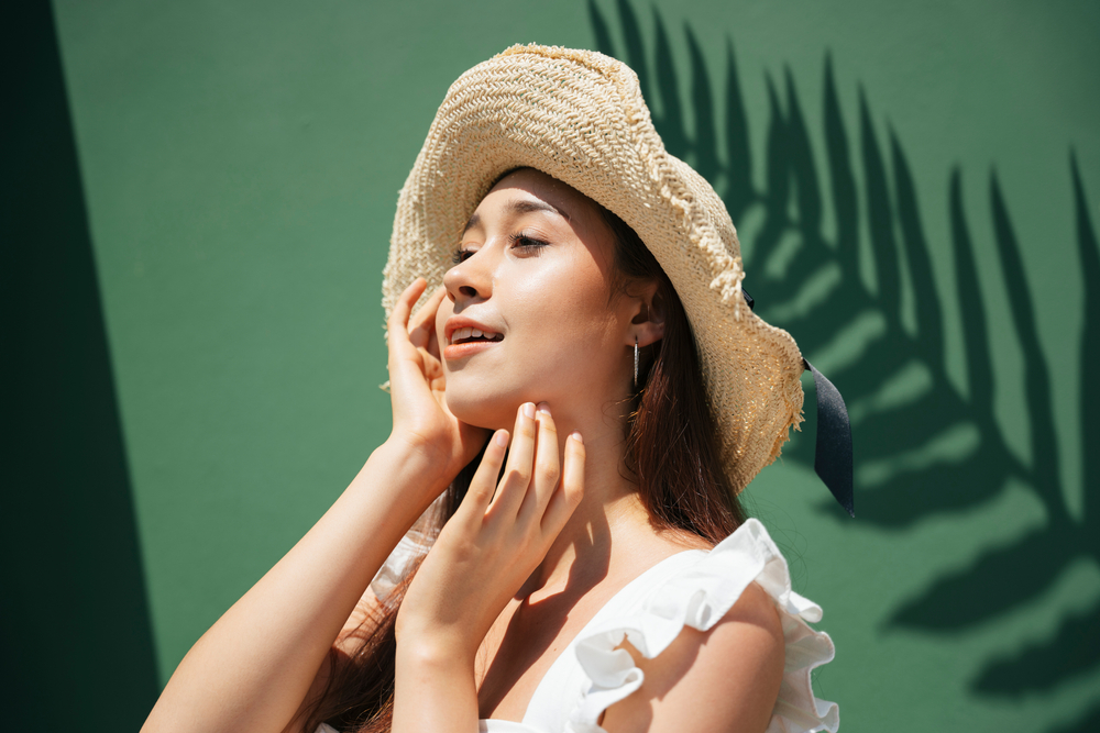 Tiru 5 teknik seleb merawat kulit sawo matang, cerah tak berarti putih