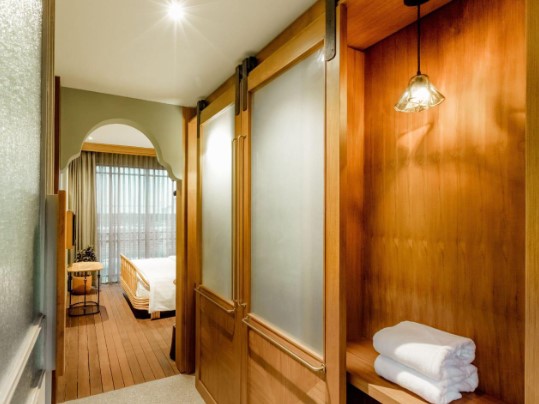 Usung konsep minimalis, The House Tour Hotel Downtown ada 4 tipe kamar