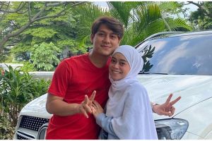 Kue ultah 10 seleb tema olahraga, Rizky Billar usung gaya Liverpool