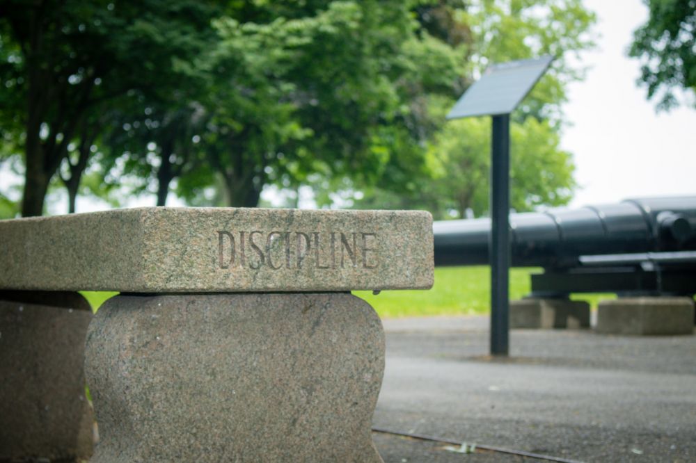 Disiplin adalah kemampuan mengendalikan diri, ini tujuan dan fungsinya