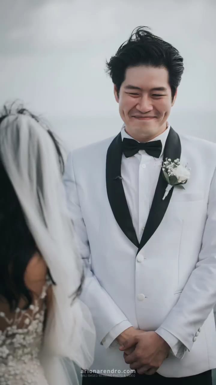 11 Momen nikahan Yeslin Wang eks istri Delon Idol, di pinggir pantai