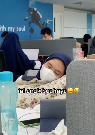 Pergoki karyawan tidur saat jam kerja, reaksi manajer di luar dugaan