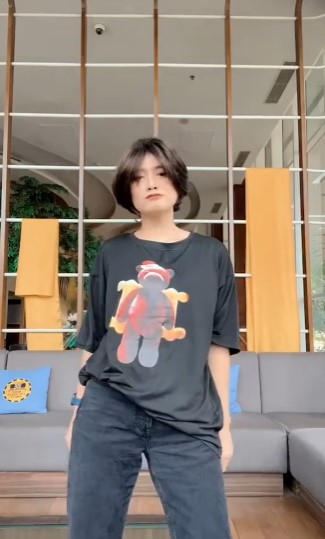 Ikuti trend Citayam, 9 gaya Chika Jessica cosplay jadi Jeje 'slebew'