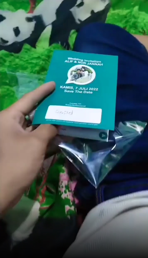 Didesain layaknya WhatsApp, penampakan undangan pernikahan ini unik