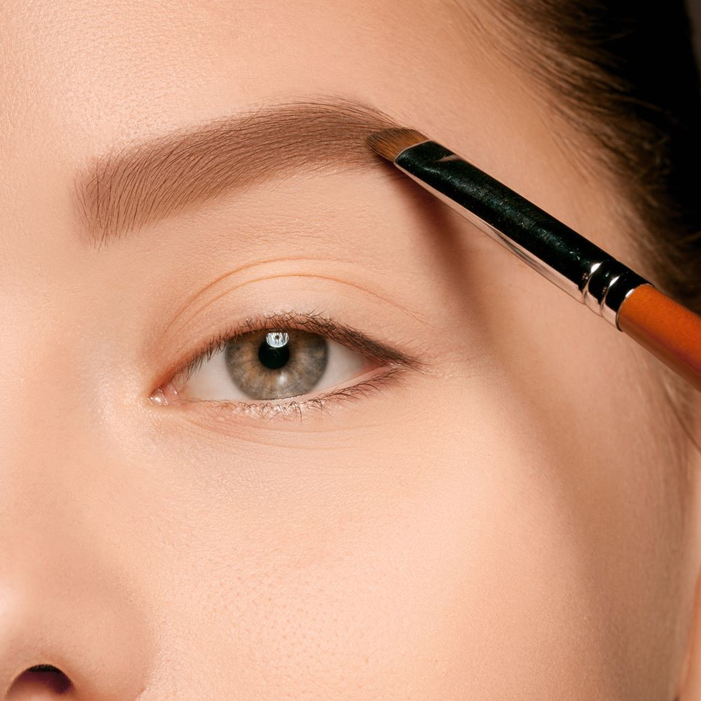 11 Rekomendasi eyebrow brush harga di bawah Rp 100 ribu