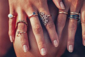 Letak cincin di jari ungkap kepribadian pemakainya, kamu seperti apa?