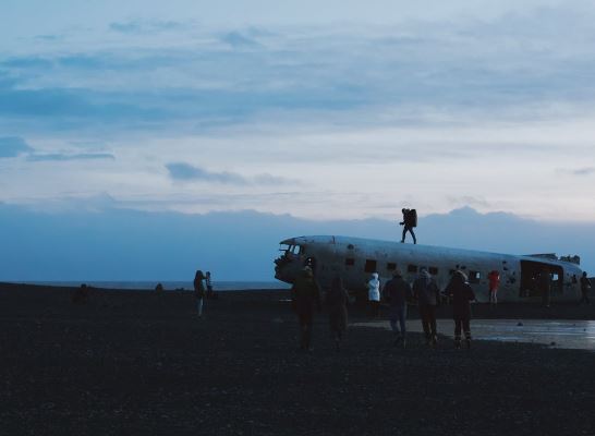 9 Arti mimpi melihat pesawat jatuh, bawa pertanda kebaikan